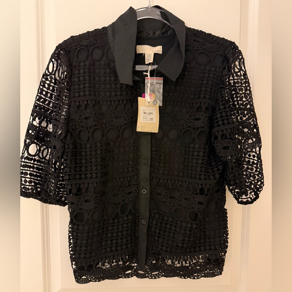 BY DESIGN BRIANNA ALLOVER CROCHET LINED BLOUSE- NWT